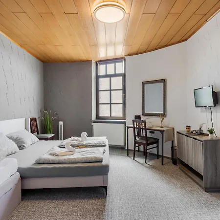 Family And Friends 5*