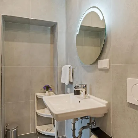 Hotel Family And Friends