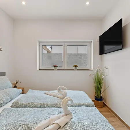 Family And Friends Hotel