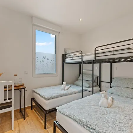 Family And Friends Hotel