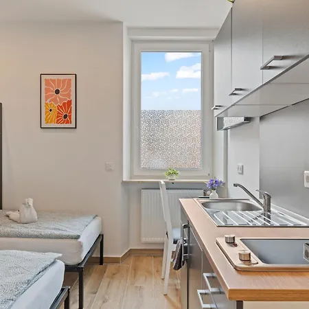 Family And Friends 5*