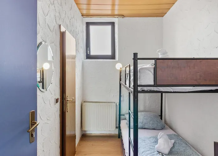 Family And Friends מלון