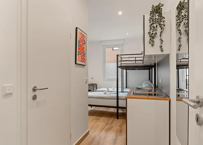 מלון Family And Friends 5*