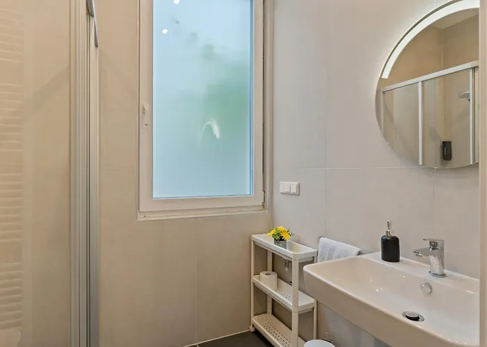 Family And Friends 5*