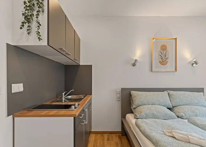 מלון Family And Friends 5*