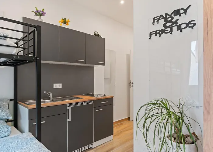 Family And Friends 5*