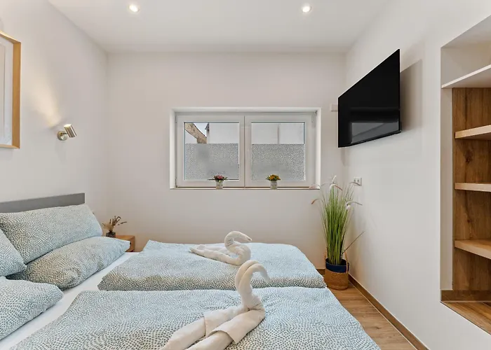 Family And Friends מלון