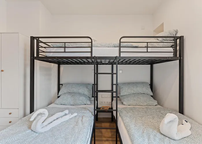 מלון Family And Friends