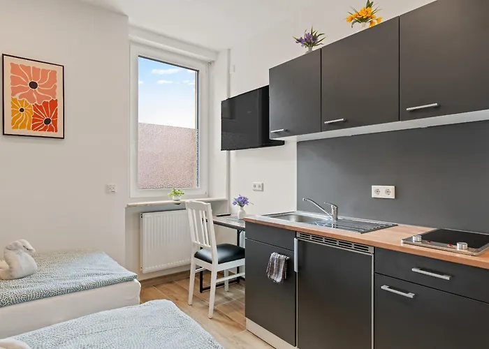 מלון Family And Friends 5*