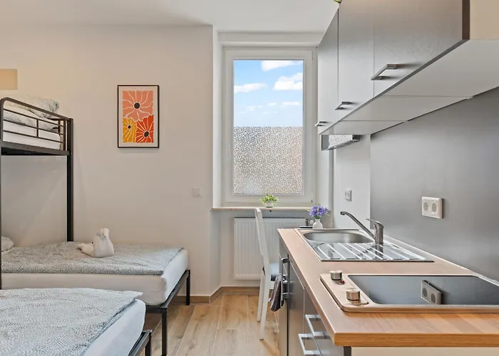 Family And Friends 5*