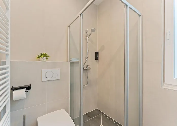 Family And Friends מלון