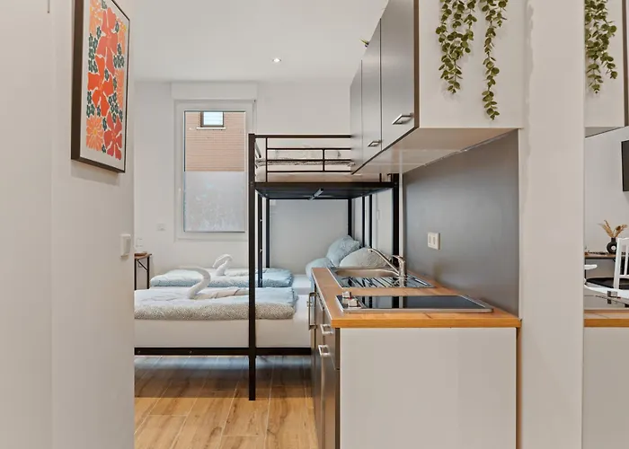 מלון Family And Friends