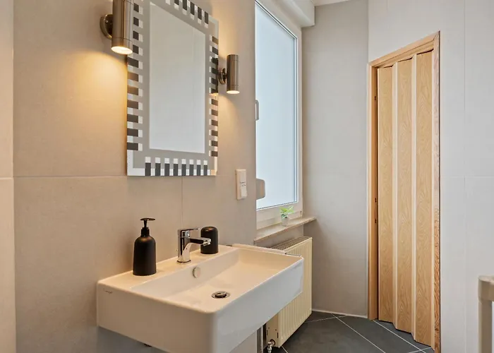 Family And Friends 5*