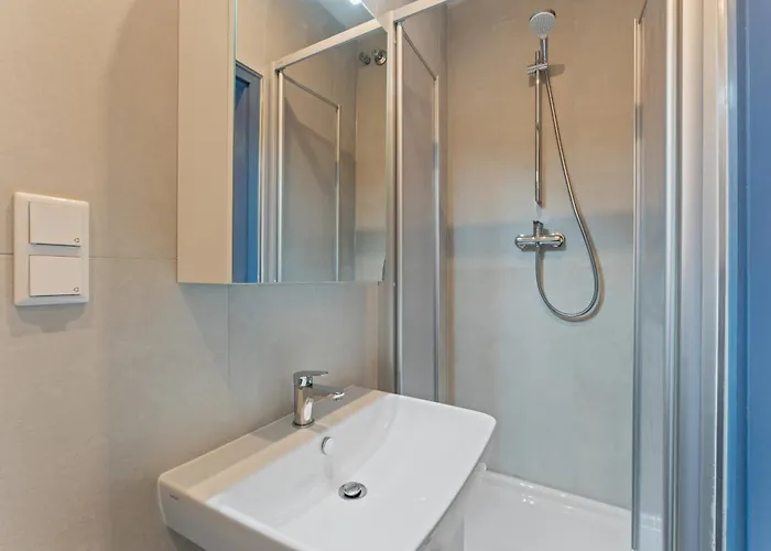 Family And Friends מלון