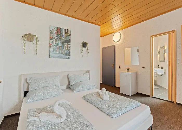 מלון Family And Friends