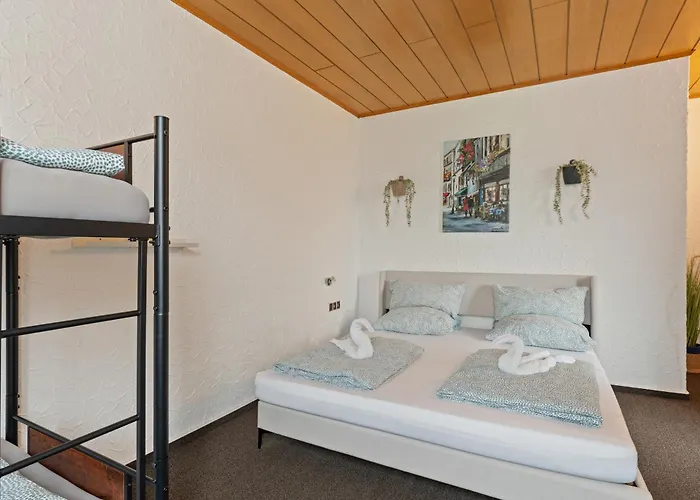 מלון Family And Friends 5*