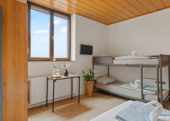 Family And Friends 5*