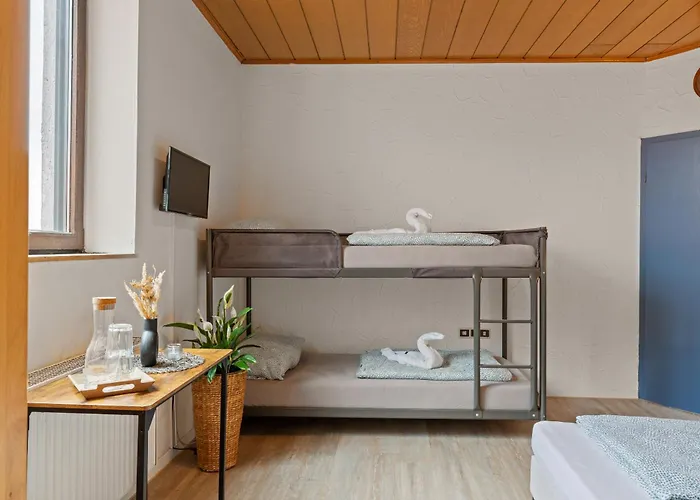 Family And Friends מלון