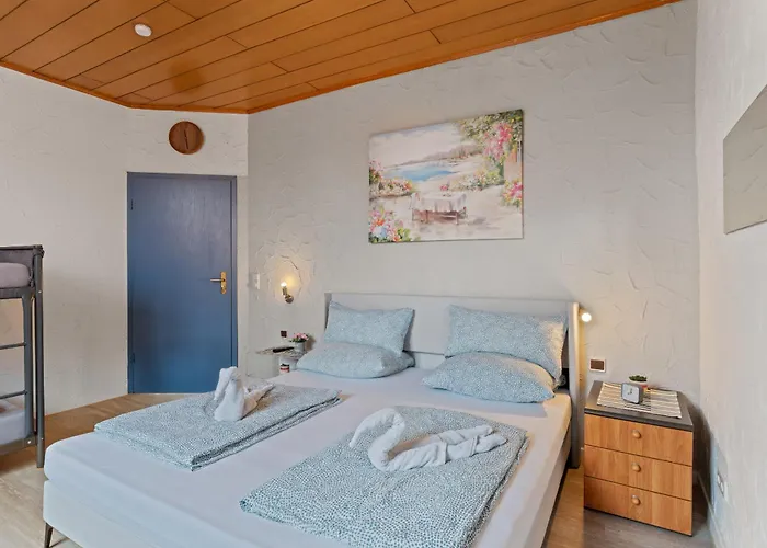 Family And Friends 5*