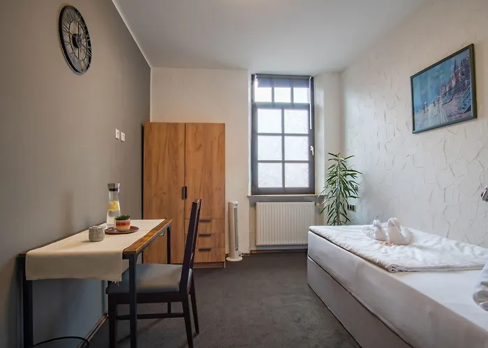 מלון Family And Friends 5*