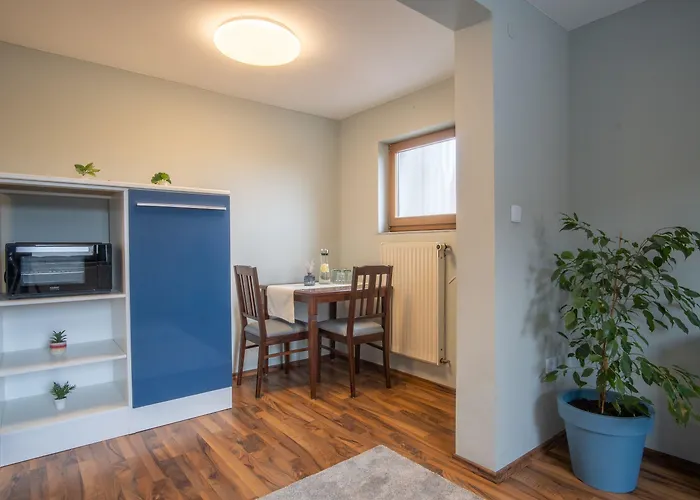 Family And Friends 5*