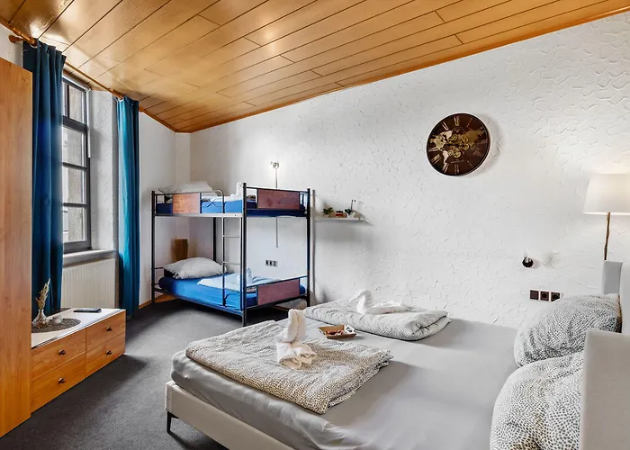 Family And Friends 5*